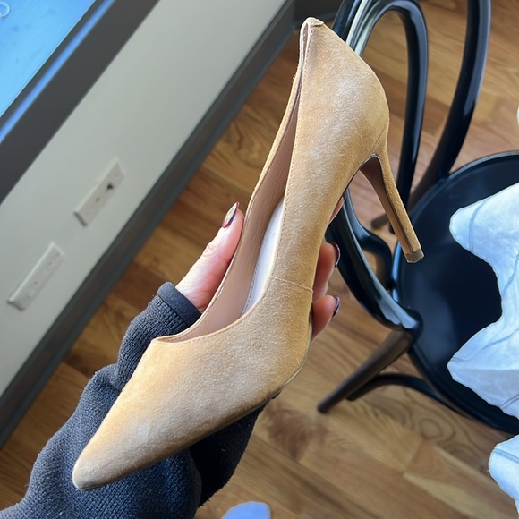 Banana Republic Madison Pump - size 7, like new condition - Picture 3 of 7